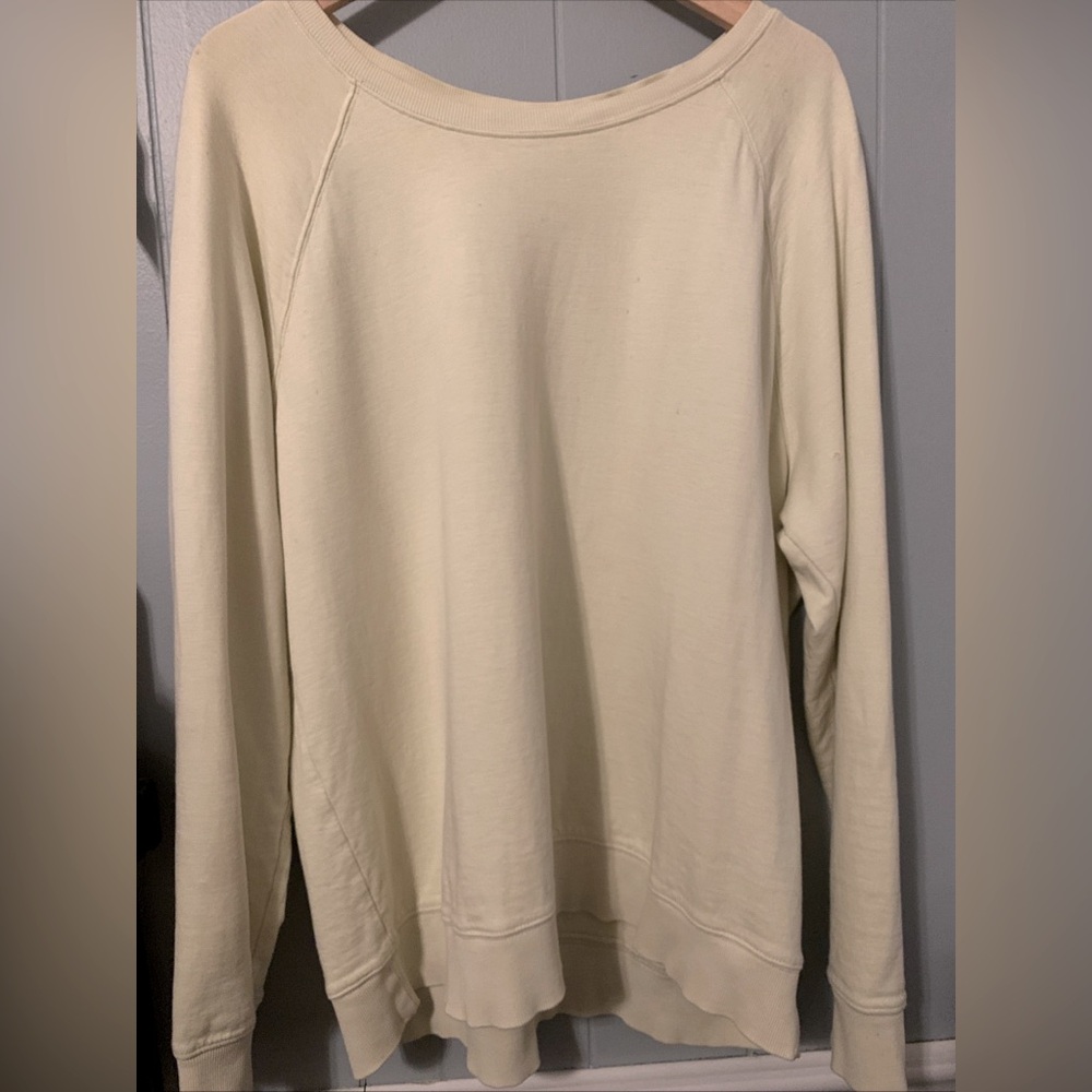 Woman’s ATHLETA crewneck, in light lime XLG Tall